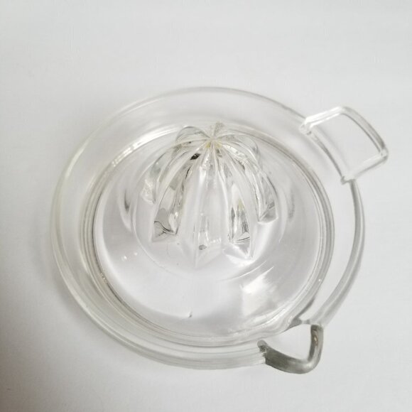 Vintage Small Clear Glass Juice Reamer Flat Thumb Rest (L12) - Picture 3 of 10